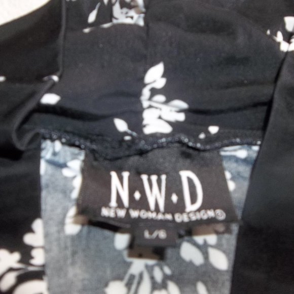 2/$15  Cowl neck sleeveless shirt - Picture 3 of 4